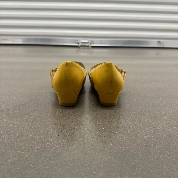 SOBEYO Yellow Girls Mary Jane Shoes Size 4 - Picture 4 of 9